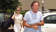 Julio Iglesias y Miranda Rynsburger, demandados: la razón por la que podrían ser juzgados por un jurado popular