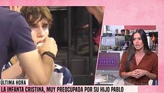 Pablo Urdangarin recibe un duro golpe en el labio durante un partido ante la preocupada mirada de su madre y su chica