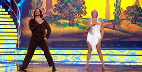 Bárbara Rey y Abel Gil bailan samba en la repesca