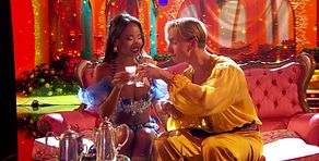 Nona Sobo y Max Stryjski bailan chachachá