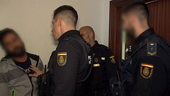 'Callejeros' acompaña a la Policía Nacional en una operativa de riesgo extremo por violencia de género: "Mírame y tranquilízate"