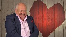 La imprudencia al volante de una soltera deja alucinando a su cita en 'First Dates': "Cualquiera se sube con ella"
