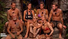 Jessica Bueno estalla ante Carlos Alba tras su revelación sobre ella y Gloria Camila en la palapa de 'Supervivientes All Stars': "¡Eso es mentira!"