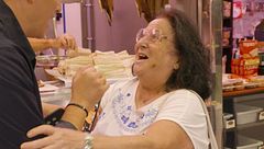 La euforia desmedida de una fan de Xuso Jones al verle por primera vez en 'Lo sabe, no lo sabe': "¡Te tengo de fondo de pantalla!"