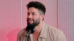 Javi Hoyos se sincera sobre cómo se siente al ser un referente de información para la GenZ: “Hay una competición muy alta”