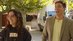 El enfado de una transeúnte al descubrir que debía fallar en 'Lo sabe, no lo sabe' desata la risa en Xuso Jones: "Yo no puedo decir nada"