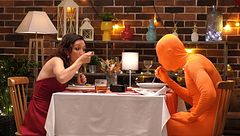 Una soltera se queda perpleja ante la forma de comer del Pasajero Zeta: “No me esperaba para nada esto”