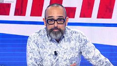 El equipo de 'Todo es mentira' se queda sin palabras al escuchar el 'piropo' de Feijóo a Imbroda: "Ha dicho la frase más viral de la semana"