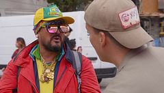 El "lookazo" de un concursante de ‘Lo sabe, no lo sabe’ deja boquiabierto a Xuso Jones: una mezcla de Messi, ‘El Equipo A’ y Maluma