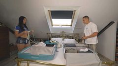 Helena le regala a Rodri para que se acuerde de él en su estancia en 'La isla de las tentaciones 9'... ¡un tanga!: "Guárdalo en tu mesilla de noche"