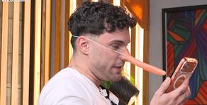 Álex recita un fragmento de Don Juan Tenorio con la nariz de Pinocho