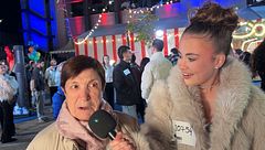 La “abuela de España” y su nieta revolucionan la feria del estreno