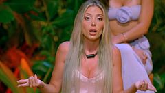 Claudia explota al descubrir en la hoguera de 'La isla de las tentaciones 9' que Gilbert escribió fuera a su expareja: “¿Es que aun siente algo?”