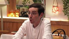 Una soltera en silla de ruedas sorprende a su cita al desvelarle su profesión: "Me he quedado anonadado"