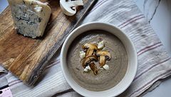 Crema de setas variadas y queso azul: la receta con sabor a otoño para días de frío