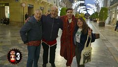 Los retos navideños de Tania durante su paso por 'Lo sabe, no lo sabe' en Cartagena: "¡Sujétalo, Xuso!"