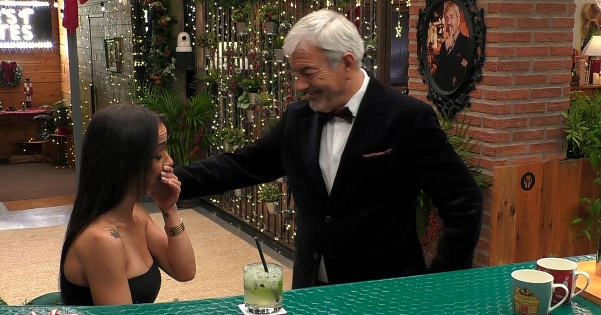 First dates: El regalo de Navidad de Carlos Sobera a una soltera instantes  antes de que conociera a su cita: "¡Me tiembla el cuerpo!" Video | Mediaset  Infinity