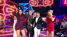 Juan y algunos concursantes consiguen que Jorge Javier Vázquez salga al medio del plató en medio de su baile