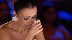 Paula Echevarría rompe a llorar al ver al coro minero de Turón recordar una tragedia asturiana