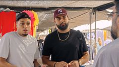 Las clases de "marketing" de los cuñados a Dani Jiménez en el mercadillo: "Se ha quedado anticuado"