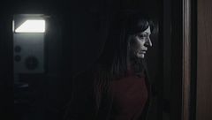 Terror en una residencia de estudiantes: tres extrañas mujeres enlutadas llegan con malas noticias