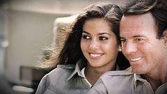 Las pruebas que desmontan la versión de Vaitiare tras negar el abuso de Julio Iglesias que relató en su libro