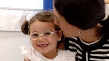 La cuenta atrás de Inés, una niña que perderá la movilidad y el habla en los próximos años: la financiación que necesita para su enfermedad ultra rara