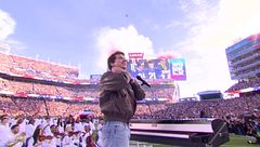 Charlie Puth interpreta el himno de Estados Unidos en la Super Bowl 2026