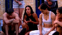 Marisa abandona la villa al enterarse de que una compañera tiene "la infección maldita"