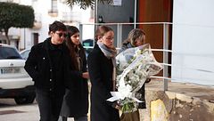 El dolor de los seres queridos en el funeral de la familia Zamorano, fallecidos en el accidente de Adamuz