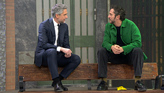 Paco León convierte el plató de Informativos Telecinco en el de 'Aída': "Hacer la película ha sido un ejercicio de malabares"