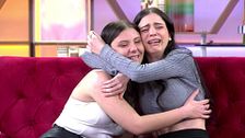 Dos examigas que fueron hermanastras tras unir a sus padres reviven su bonita historia entre lágrimas: "Nuestra infancia fue de película"