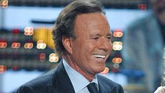 Exclusiva | Julio Iglesias, denunciado por dos extrabajadores por "explotación laboral": "No le gustaba dar días libres"