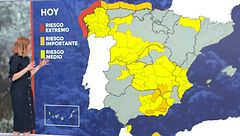 Galicia en alerta roja por olas de más de diez metros