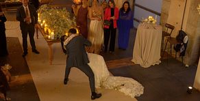 La divertida entrada de Laura y Lorenzo a su convite de boda: la tía del novio no se corta al dar sus impresiones