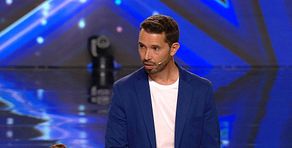 El mago David de la Torre juega con las probabilidades en su actuación