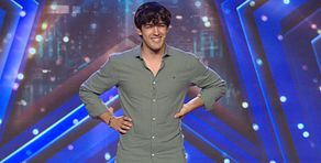 Jean Lorilleux e Ignacio hacen música con un globo y con los dientes