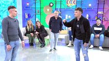 El épico momento de Jorge Javier Vázquez rapeando en una batalla de gallos con dos veinteañeros