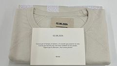 Hasta 30.000 euros por ella: la camiseta que Bad Bunny regaló a los empleados de Zara tras la Super Bowl, convertida en artículo de lujo