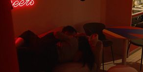 Una gran bronca entre Laura y Lorenzo en sus primeras horas en la convivencia acaba con una reconciliación con mucha pasión