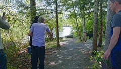 Un oso se cruza en el camino de Jesús Calleja y los invitados durante su aventura y provoca momentos de tensión