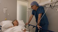 Jesús Calleja habla ante las cámaras de 'Universo Calleja' al salir de la operación y el médico cuenta cómo ha ido