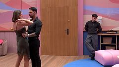 ¡Reencuentro a tres! Sandra vuelve a ver a su novio en la noche más romántica con Juanpi presente