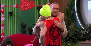 El inesperado abrazo de Manuel González a Carlos Lozano: "Te pido disculpas"