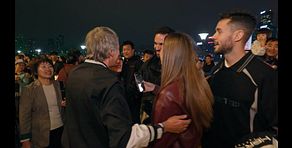 Jesús Calleja y sus invitados revolucionan las calles de Chongqing: “Me siento observada”