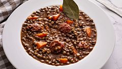 El truco del chef Dani García para hacerte unas buenas lentejas reconfortantes: "Las dejan cremosas"