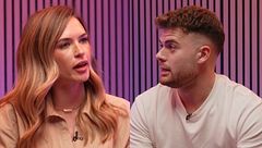 Almudena y Darío protagonizan un tenso cara a cara en su reencuentro: "No entierra el hacha de guerra"