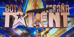 La actuación de Mouden Brothers