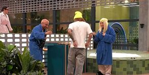 ¡Momentazo! Juanpi sufre una aparatosa caída haciendo el "salto de la rana" y se carga el mobiliario de la casa de 'GH DÚO'