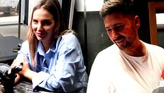 Patri se tatúa la cara de su hija Cala en el brazo